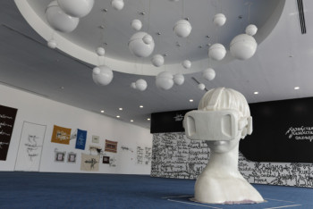 Фотография к новости: Выставку современного искусства "Пересекая галактику" в Нур-Султане посетили более 2 тыс. человек