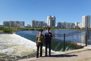 Фотография к новости: Унесенную течением в водоворот семейную пару спасли в столице