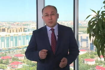 Фотография к новости: Даурен Абаев принял литературную эстафету в честь 175-летия Абая