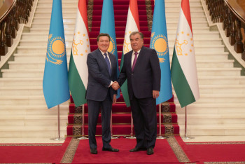 Фотография к новости: Мамин провел переговоры по расширению торгово-экономического сотрудничества с Таджикистаном