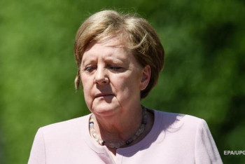 Фотография к новости: Эксперт прочла по губам, что Меркель шептала во время приступа