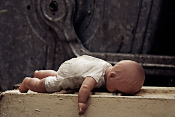 Фотография к новости: Новорожденного выбросили в пакете в мусорный контейнер на Украине