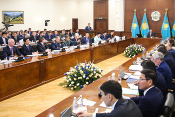 Фотография к новости: Аскар Мамин: Рост экономики за I полугодие 2019 года составил 4,1% 