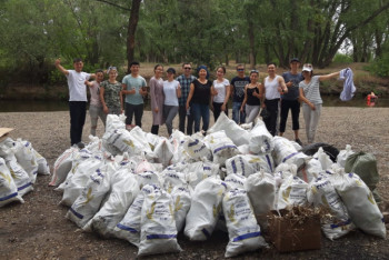 Фотография к новости: Волонтёр Асель Алматкызы: Я брезгую купаться в наших реках