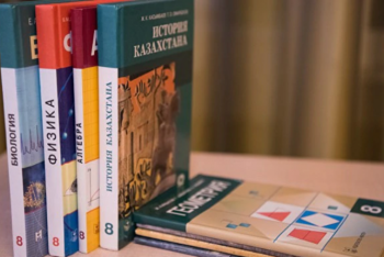 В этом году по казахстанским учебникам поступило почти 4,5 тыс. замечаний и предложений