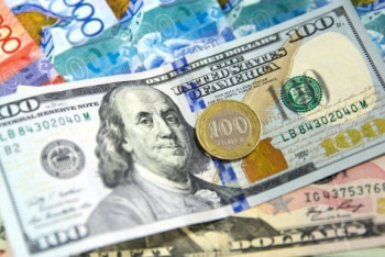 Фотография к новости: Тенге ослаб по отношению к доллару