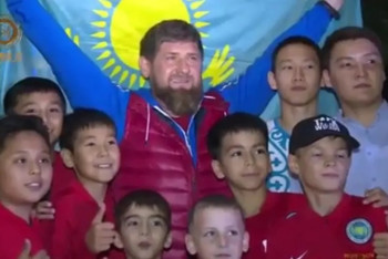 Фотография к новости: Рамзан Кадыров: Я не имею права не поздороваться с казахстанцами