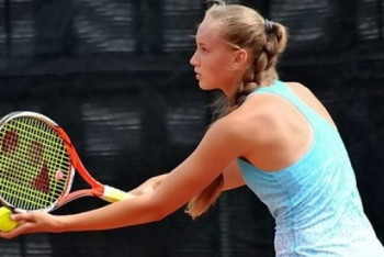 Фотография к новости: Теннисистка Елена Рыбакина вышла в финал турнира в Бухаресте