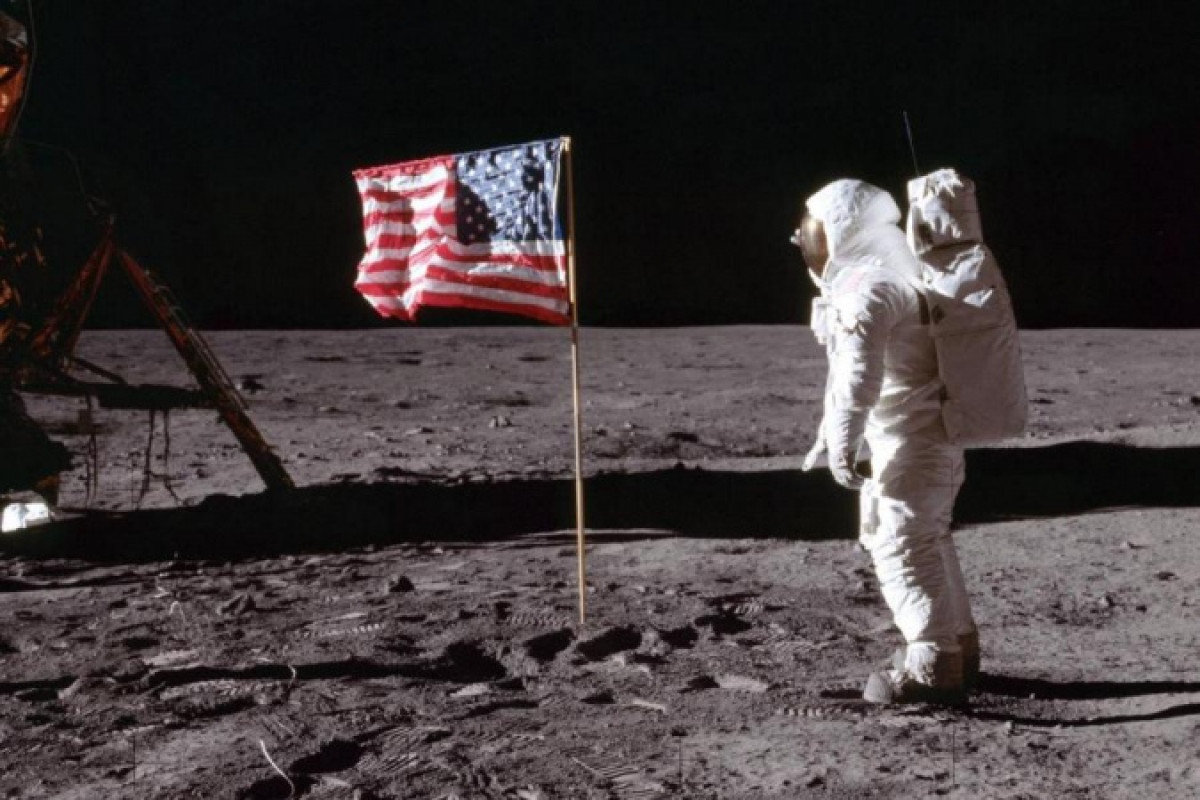 Самые странные вещи, оставленные астронавтами Аполлона на Луне