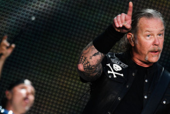 Фотография к новости: Как музыканты группы Metallica смогли выучить песню "Группа крови" 