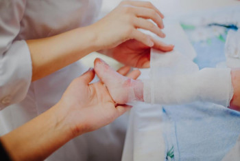 Фотография к новости: В Алматы детям-бабочкам не хватает лекарств и бинтов