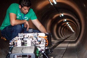 Фотография к новости: Капсула Hyperloop установила новый рекорд скорости