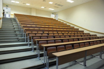 Сотни казахстанских студентов ежегодно отчисляются с последнего курса, чтобы не отрабатывать грант 