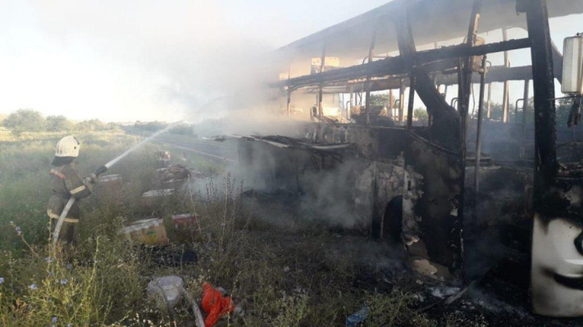 Следовавший из Семея на Алаколь автобус выгорел полностью 