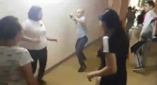 Участники драки на пресс-конференции в Алматы подали заявления в полицию