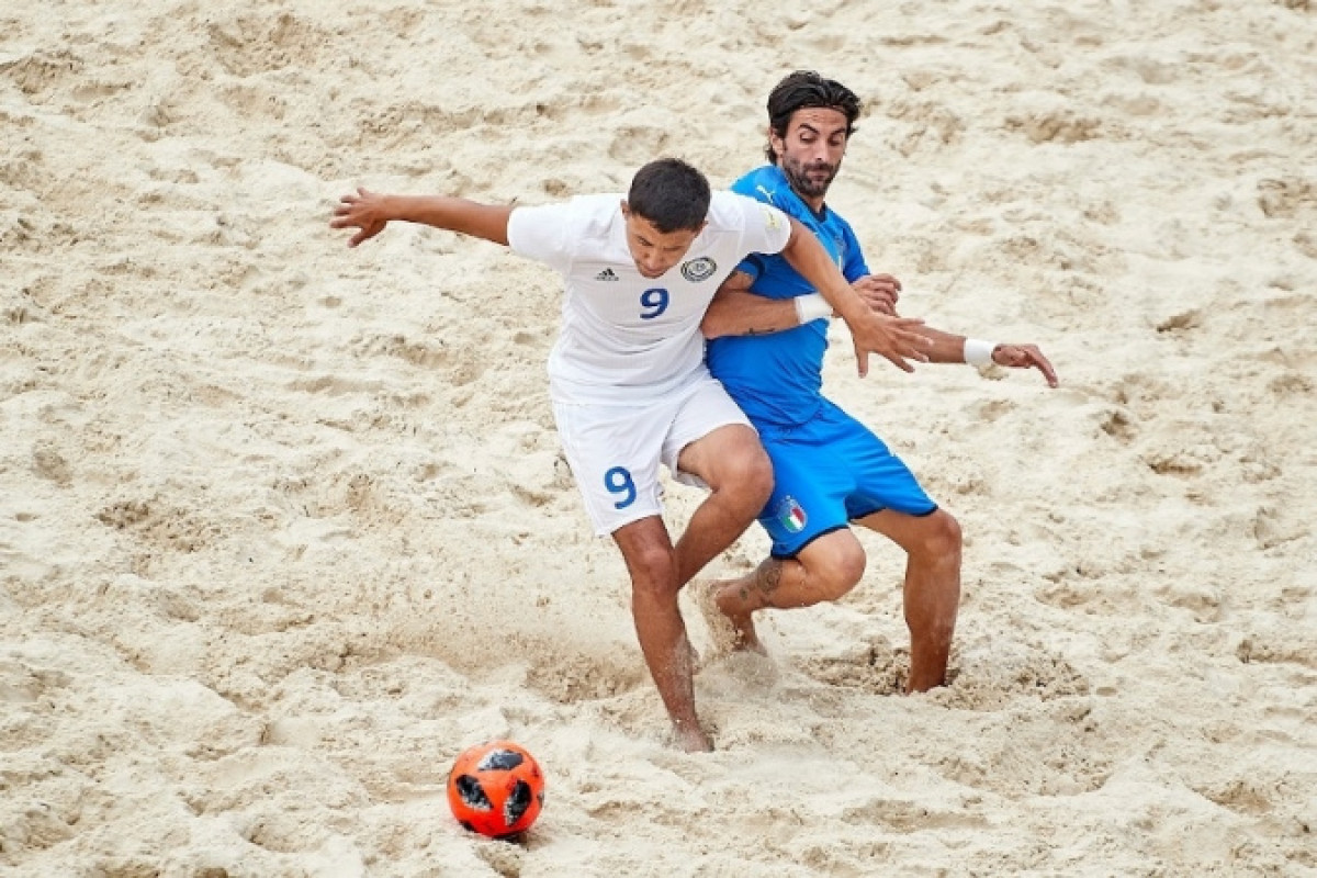 Сборная Казахстана по пляжному футболу проиграла Италии