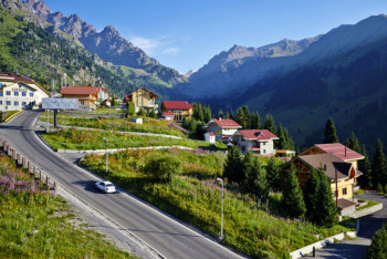 Фотография к новости: Шымбулак попал в ТОП-10 лучших курортов СНГ для активного отдыха в горах летом