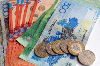 Кто в Казахстане зарабатывает больше всех, рассказали в Минтруда