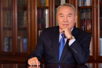 Фотография к новости: Елбасы поздравил Мирзиёева с днем рождения