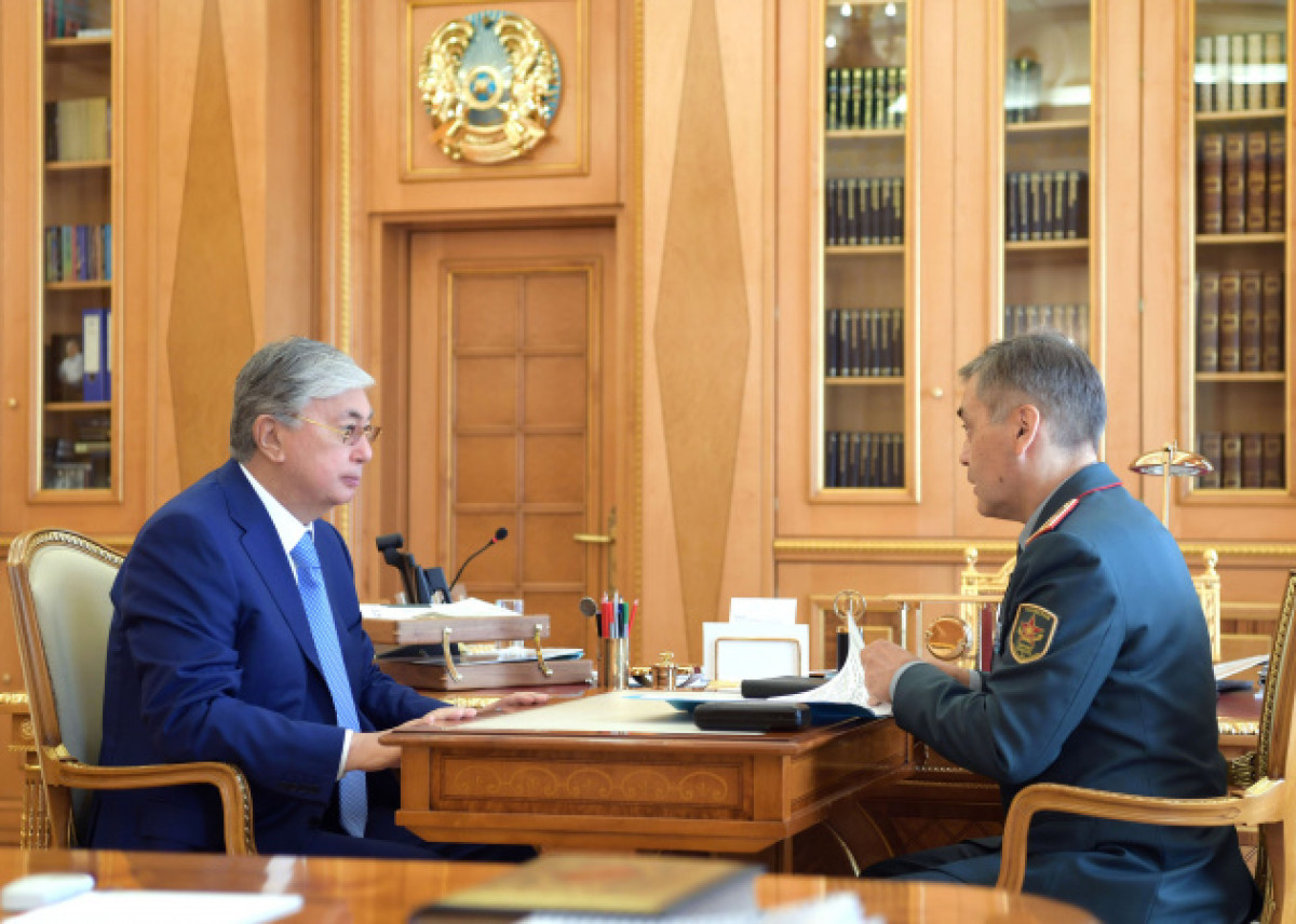 Токаев принял министра обороны 