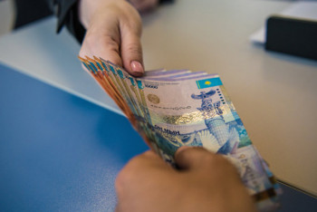 Фотография к новости: Двух чиновников центров занятости Шымкента подозревают в мошенничестве