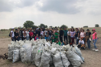 Фотография к новости: Десант общественных "дворников" поработал на экосубботнике в Карагандинской области