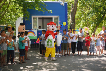  Студенты и педагоги актюбинского вуза подарили детям Арыси праздник