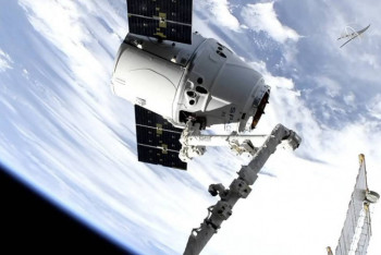 Фотография к новости: Космический корабль Dragon пристыковался к МКС