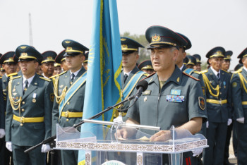 Фотография к новости: Министр обороны РК: Военные возьмут шефство над семьями погибших летчиков