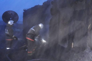 Фотография к новости: Сельский аким в ВКО спас из горящего дома 11-летнюю девочку