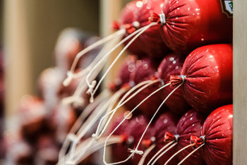 Фотография к новости: "Родовая травма" казахстанского халяля: в колбасе нашли ДНК свиньи