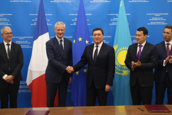 Фотография к новости: Мамин провел встречу с министром экономики и финансов Франции