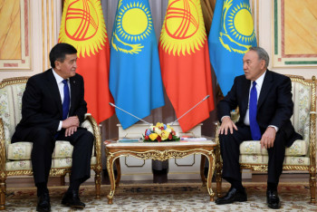 Фотография к новости: Нурсултан Назарбаев провел телефонный разговор с Сооронбаем Жээнбековым