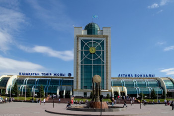 В Казахстане планируют запретить проход на перроны безбилетных граждан