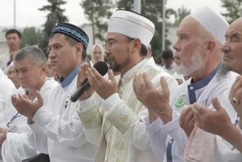 Фотография к новости: Казахстанских паломников проводили в Мекку