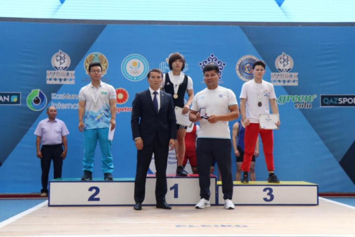 Установлен новый рекорд Казахстана по тяжелой атлетике