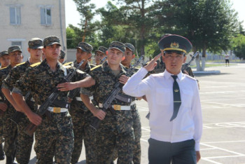 Фотография к новости: В Павлодаре более 130 молодых солдат Национальной гвардии присягнули на верность Родине