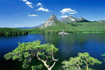 Фотография к новости: Более 50 человек тушили пожар в Национальном парке в Баянауле