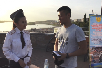 Фотография к новости: На Набережной Павлодара жителей агитировали пополнить ряды полицейских