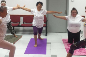 Фотография к новости: 70-летняя пенсионерка из Алматы практикует йогу