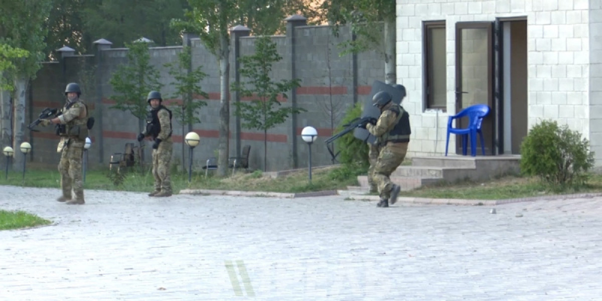 Задержание Атамбаева: пострадали 48 человек