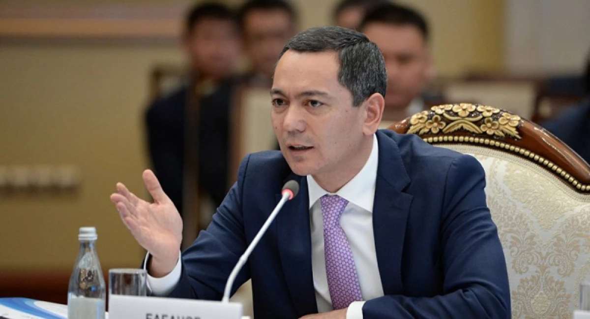 Омурбек Бабанов принял решение прилететь в Бишкек   