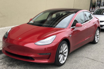 Фотография к новости: Взрыв Tesla на автопилоте попал на видео