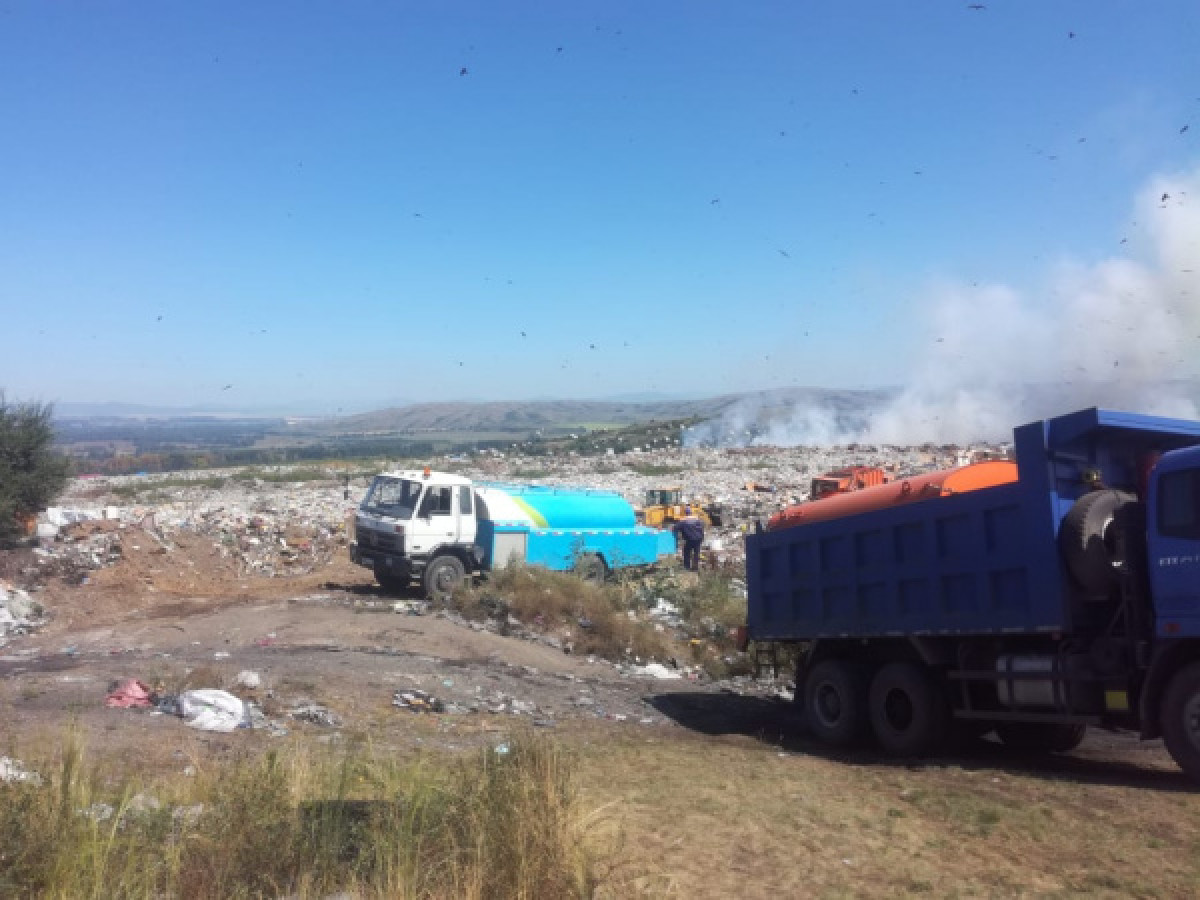 Городская свалка горит в Усть-Каменогорске
