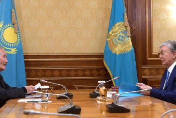 Фотография к новости: Токаев принял писателя и кинодраматурга Смагула Елубая