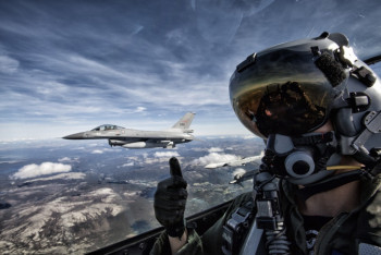 Фотография к новости: Норвежские F-16 подлетели к российским стратегическим бомбардировщикам