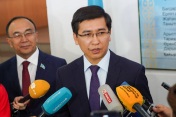 Электронный vs бумажный учебник: какие книги можно будет использовать в школах с 1 сентября