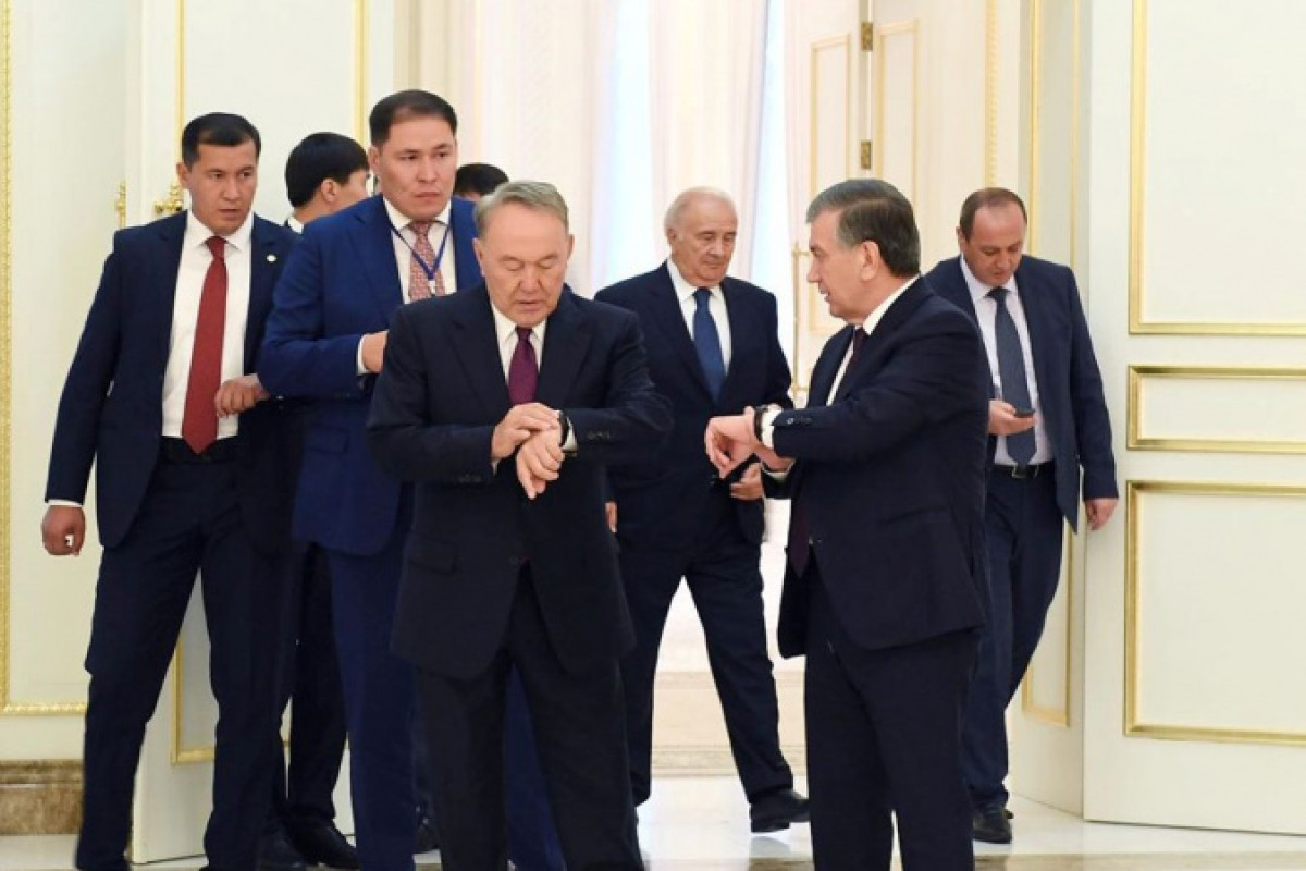 Опубликовано архивное фото Назарбаева и Мирзиеева