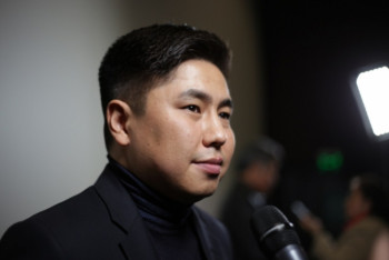 Фотография к новости: "Вы где так подмазываться научились": Нуртас Адамбай снял фильм о жизни сельского акима