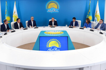 Фотография к новости: Назарбаев пригласил блогеров работать с Nur Otan 